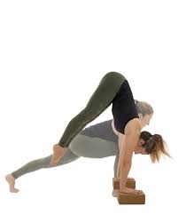 How To Lunge Jump Switches Yoga Journal Yoga Journal Yoga Lunges