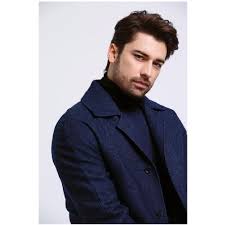 Ceberrut filminde mert karakterini canlandıran ve ardından arkadaşlar i̇yidir dizisi ile televizyon dizi sektörüne adım atan alp navruz, yeni sezonda ekranlarda yayınlanacak olan ada. Who Is Alp Navruz Dating Alp Navruz Girlfriend Wife