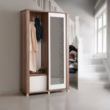 Dar girişler için portmanto modellerini, büyük portmantoları, ahşap portmantoları ve diğer bir çok modeli sizler için bu içeriğimizin içerisinde derledik, topladık size sunmaya çalıştık. Dar Antre Vestiyer Modelleri Kadin Blogu