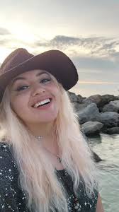 I was feeling myself, so I did an impromptu selfie session. #selfie  #selflove #smiles #mentalhealth #photos #beach #ocean