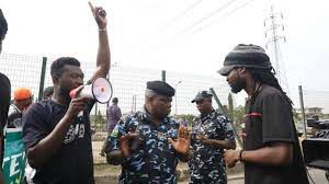 Kontri pipo protest afta goment cancel di 1993 election wey dem say moshood kashimawo abiola. Jhsjtfruafn5 M