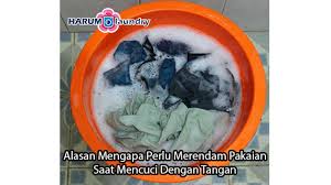 Untuk ukuran gamis wanitanya lebar dada 100 cm, panjangnya bisa mencapai 135 cm, dan keliling rok bawahnya bisa mencapai 180 cm. Alasan Merendam Pakaian Saat Mencuci Dengan Tangan Harum