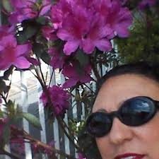 Religião é o começo. Espiritualidade é o voo. A religião pode te mostrar o  caminho, mas é a espiritualidade que te faz caminhar. A religião ensina os  ritos, as palavras, os dogmas.