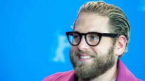 He is the brother of music manager jordan feldstein and actress beanie feldstein. Jonah Hill Und Adidas Us Star Bringt Eigene Sneaker Kollektion Raus Gq Germany