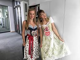 So gelingt die frisur zum dirndl ganz einfach: Oktoberfest Frisuren Die Schonsten Dirndl Frisuren 2019 Brigitte De