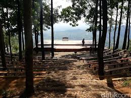 Namun, hal menarik yang terlihat jelas adalah warna. 10 Tempat Wisata Alam Jogja Yang Recommended