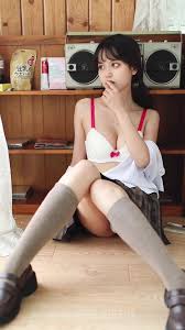 超清純推特露臉美少女私拍·勞小白·性感曲線翹嫩蜜乳清新脫俗鄰家女氣息彷彿初戀般的感覺(2)