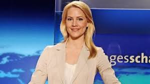 The tv presenter (female) & journalist (f) is married to andreas pfaff, her starsign is capricorn and she is now 45 years of age. 2vkqfypoih7lvm