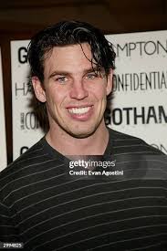 Hockey player Matthew Barnaby meets Basketball player Allan Houston... News  Photo