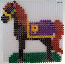 Perles Hama Les Chevaliers Les Loisirs De Pat Art Perle Perles A Tisser Schemas De Bijoux En Perles