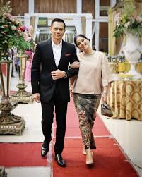 Provided to youtube by tunecore ahy · rak roots ahy ℗ 2020 rak roots released on: 10 Potret Serasi Ahy Dan Annisa Pohan Selalu Romantis