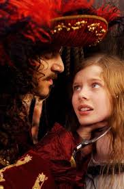 In Barrie S Story Hook Captures Wendy Darling The Girl Who Loves Peter And Whom Peter Views As His Surrogat Peter Pan Movie Peter Pan Pictures Peter Pan 2003