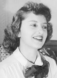 Elizabeth Menke's Instagram, Twitter & Facebook