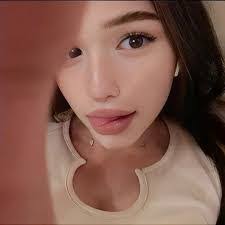 Maxine Liu's Instagram, Twitter & Facebook