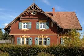 There are many differences between gable roofs and hip roofs that are shown in a comparative table for easy understanding. The Best Decision Making Process In Choosing Between Gable And Hip Roof Styles