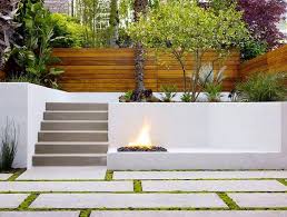 Pensez à prévoir plus large que la largeur de l'escalier fini pour pouvoir positionner le coffrage facilement. Amenagement Jardin En Pente Terrassement Mission Possible