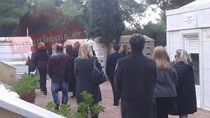 Από το πρωί οι άνθρωποι. Syntetrimmenh H Befa Ale3iadoy Sthn Khdeia Ths Korhs Ths Fwto Backstage24 Gr