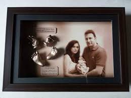 Beautiful baby clothes keepsakes made from your little one's clothing. Elegant Baby Keepsakes Impression Frames Baby Picture Frame à¤¬à¤š à¤š à¤• à¤« à¤Ÿ à¤« à¤° à¤® à¤¬ à¤¬ à¤« à¤Ÿ à¤« à¤° à¤® Hand Prints New Delhi Id 12474052691