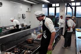 El presente curso cocina sana está dirigido a todas aquellas personas que quieran llevar una vida más sana y aprender nuevas recetas combinando multitud de alimentos. Las 10 Mejores Escuelas De Cocina De Espana Facefoodmag