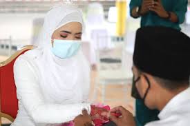 Kad undangan perkahwinan/majlis keraian dalam bent. Dr Zulkifli Hadir Majlis Akad Nikah Erra Fazira