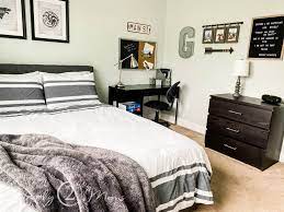 Even if they're reluctant to help, they'll want a room that feels like a. Simple Ideas For A Teen Boy Bedroom Wall Decor Simply2moms