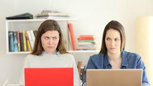 Orang sombong ditandai dengan tatapan mata merendahkan dan ucapan yang meninggikan diri sendiri. 40 Kata Kata Sindiran Untuk Orang Sombong Halus Tapi Mengena