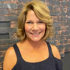 Should I read Housemaid's Wedding before Housemaid Watching?