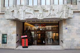 The bank has outperformed the consensus estimates in each of the last three quarters, primarily due to strong results in its investment bank division. Ubs Wikipedia