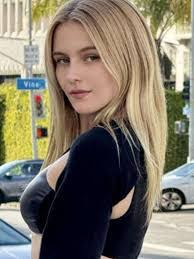 Vera Esses's Instagram, Twitter & Facebook