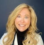 Ashley Komaromi's Instagram, Twitter & Facebook