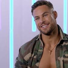 Ryan Love's Instagram, Twitter & Facebook