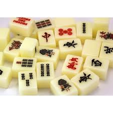 Ficha del mahjong, un juego de mesa japonés. Mahjong Tradicional Japones Blanco Dora Riichi Tienda En Linea Aobo