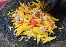 8 cabai rawit 6 cabai merah besar 3 sdm gula merah, sisir 4 sdt gula pasir 1/2 terasi goreng 1 1/2 sdt garam penyedap rasa secukupnya (opsional). Resep Sambal Mangga Muda Enak Resep Enyak