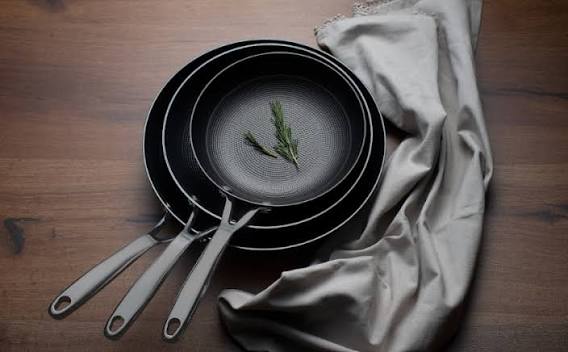 Skillet vs Frypan - Key Differences and Similarities | Stahl – Stahl  Kitchens