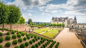 Furieux d'être tenu en échec par celui qu'il avait regardé comme un enfant, il s'échauffa et commença à faire des fautes. Les 50 Chateaux De La Loire Incontournables A Visiter