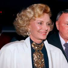 Viúva de Frank Sinatra morre aos 90 anos