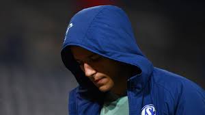 Eine tragödie, die sich lange angekündigt hatte. Fc Schalke 04 Nach Viertem Abstieg Kampft S04 Mit Trauer Fan Attacken Und Kritik Eurosport