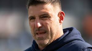 Former Titans coach Mike Vrabel interviewing with Chargers