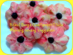 Biskut bunga cina yang rangup tapi cair dimulut.walla! Biskut Bunga Cina Semperit Susu