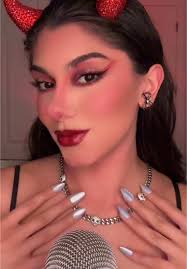 Tutorial en ASMR maquillaje de diabla 😈 Me cuentan si les gusta? #asmr  #asmrtutorial #asmrmakeup #makeup #halloweenmakeup #makeuptutorial  #makemefamous #fyp #paratiiiiiiiiiiiiiiiiiiiiiiiiiiiiiiiiii🦋 ...