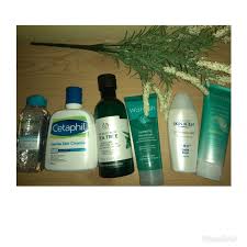 Cleansing agent, mampu mengangkat minyak dan kotoran di wajah dengan sekali usap aja loh. Sisi Lain Halaman Nisyub Skincare Routine Untuk Kulit Berminyak Dengan Produk Drugstore