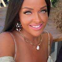 Elena Mcleod's Instagram, Twitter & Facebook