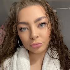 Looking for a temporary (until December) job part time just 2-3 days a week  if any cafes/restaurants are taking on, ideally in Glossop or easy to get  to