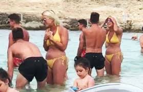 Dries is duidelijk volledig hersteld van zijn enkelblessure, gisteren speelde hij. Haar In De Boter Kat Kerkhofs Deelt Beelden Waarop Zij En Dries Mertens Ruzie Maken Showbizz Hln Be