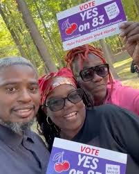 @salimadofo out here in Ward 8 educating and encouraging voters to vote  #YESon83 ! 🍒 Remember to #FlipYourBallot 🔄 and vote YES