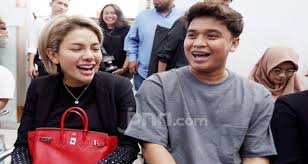 Ia tipikal orang yang berpikiran terbuka untuk menerima perbedaan. Girang Billy Syahputra Dan Amanda Manopo Putus Nikita Mirzani Yang Gue Targetkan Benar Jpnn Com