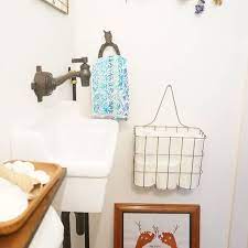 トイレも北欧テイストが可愛い マットや小物使いなどのオシャレな実例ご紹介 folk 収納 アイディア トイレ インテリア 収納