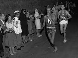 Olimpiadi 1960.cerimonia di apertura allo stadio olimpico il presidente della repubblica giovanni gronchi e giulio andreotti, presidente del comitato organizzatore,assieme alla moglie (ansa) Roma Olimpiadi 1960 Il Trionfo Del Maratoneta Scalzo Curreroma Olimpiadi 1960 Il Trionfo Del Maratoneta Scalzont Page Pager Quotidiano Dell Umbria