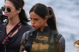 Legends collide as godzilla and kong, the two most powerful forces of nature, clash on the big screen in a spectacular battle for the ages. Filtran Fotos De Eiza Gonzalez En Grabacion De Godzilla Vs King Kong 24 Horas