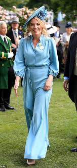Queen Opts For Light Green Ensemble As She Arrives At Royal Ascot Autumn Phillips Royal Ascot Ladies Day